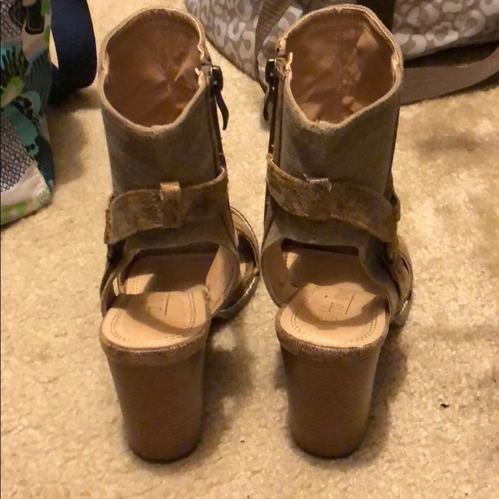 Heels - Picture 3 of 4